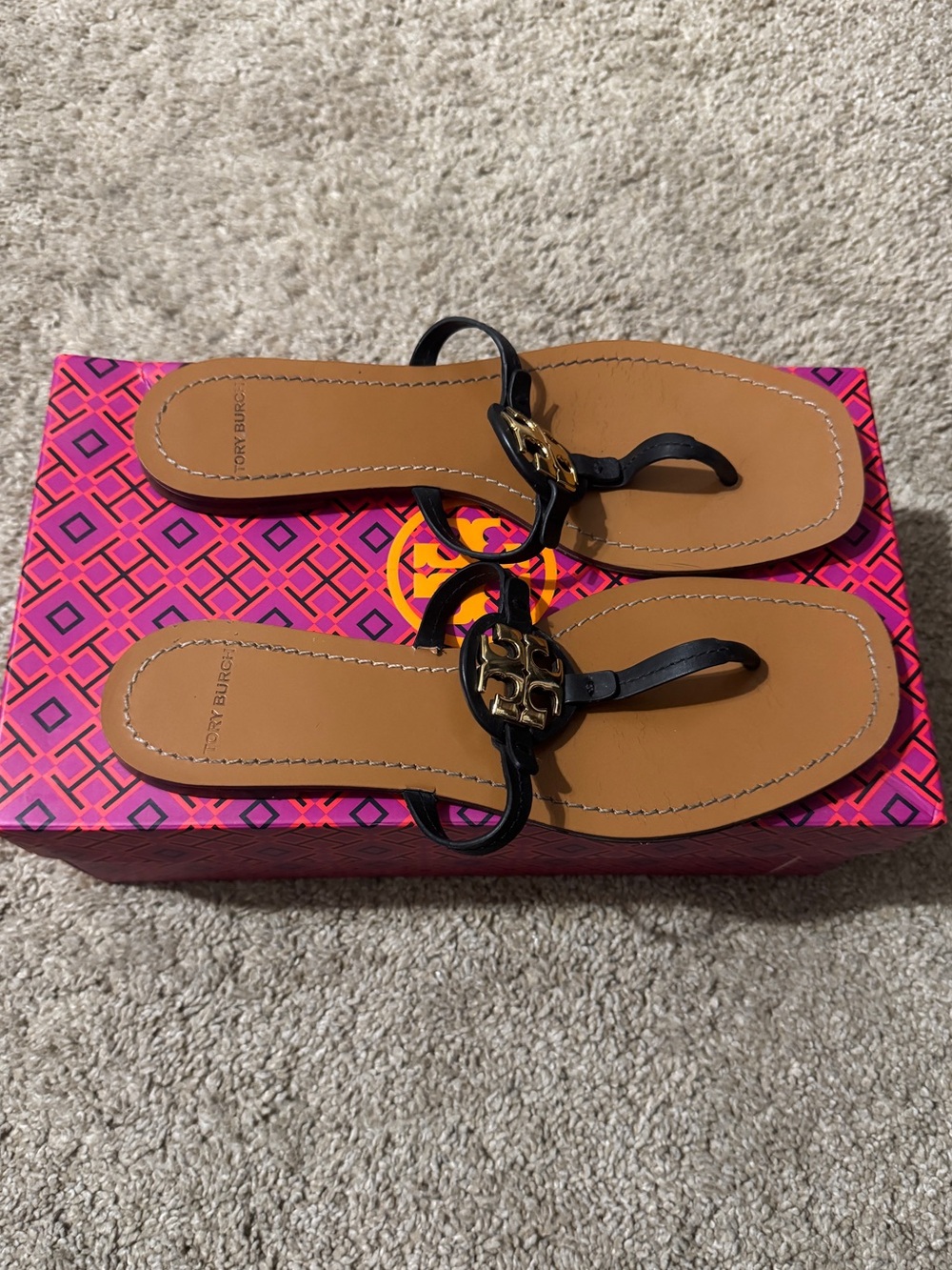 7 1/2 Tory Burch Mini Miller leather thong sandals in perfect black with box